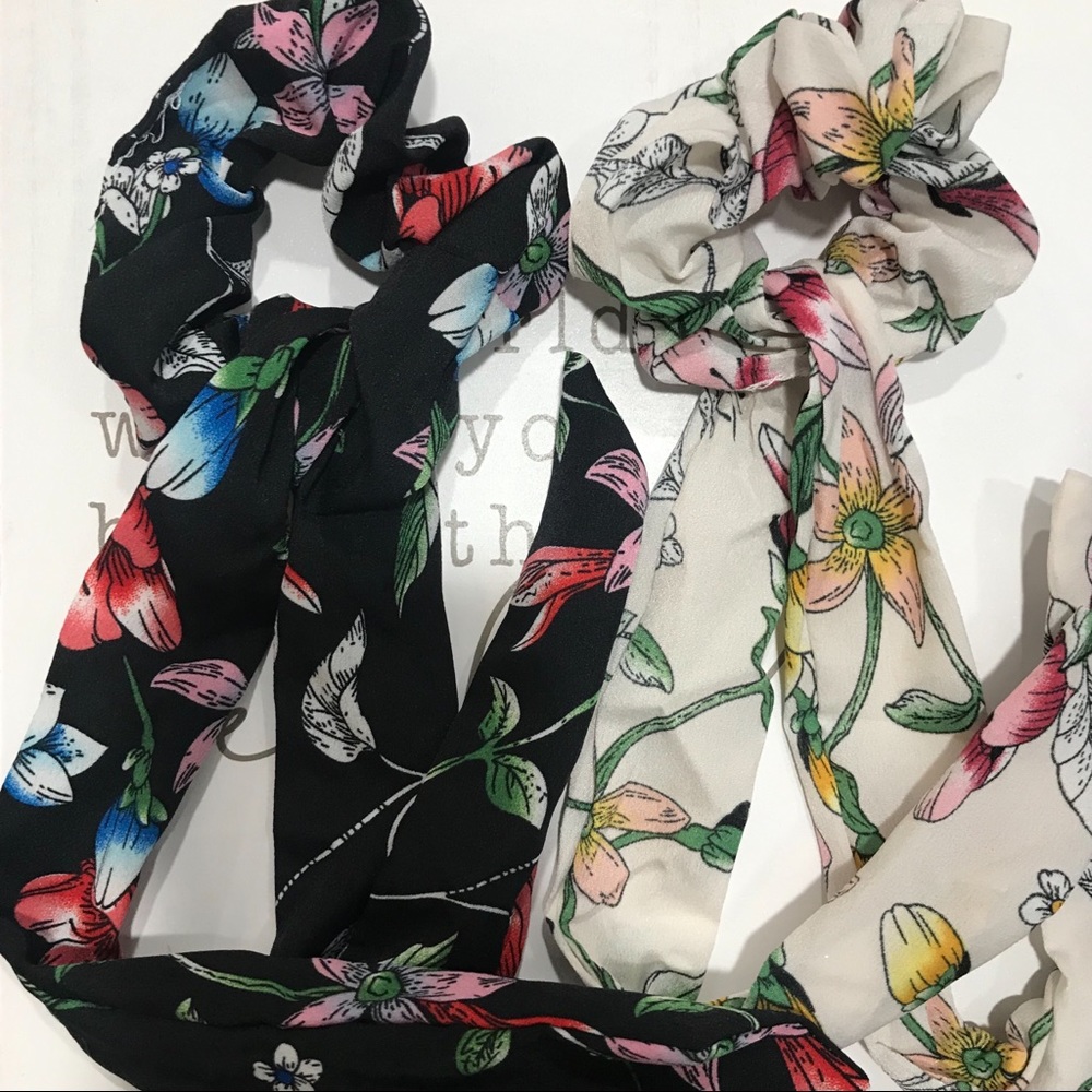 🆕 2 pack (black/cream) scrunchies with headbands